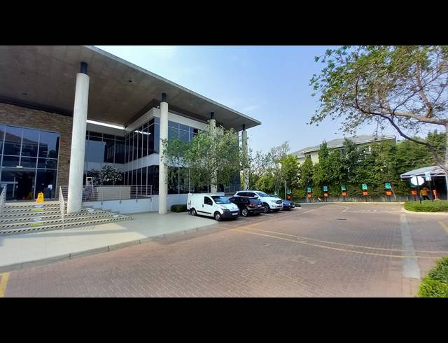 1,425M² OFFICE TO LET IN BRYANSTON